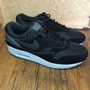 SOLD Nike Air Max 90/1 Suede BLACK. SIZE 10.